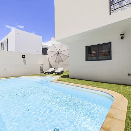 Paula Βίλα Costa Teguise