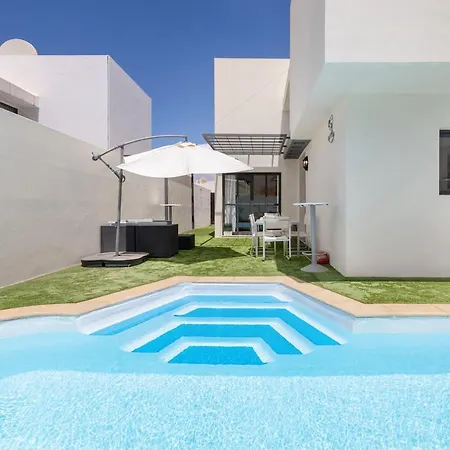 Paula Villa Costa Teguise